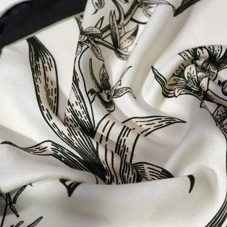 Lås upp kreativitet med Custom Made Silk Twilly från Bandana Supplier